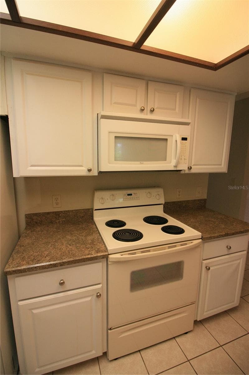 Single Family Residence at 10749 FALLEN LEAF LN, PORT RICHEY, photo 8 of 70