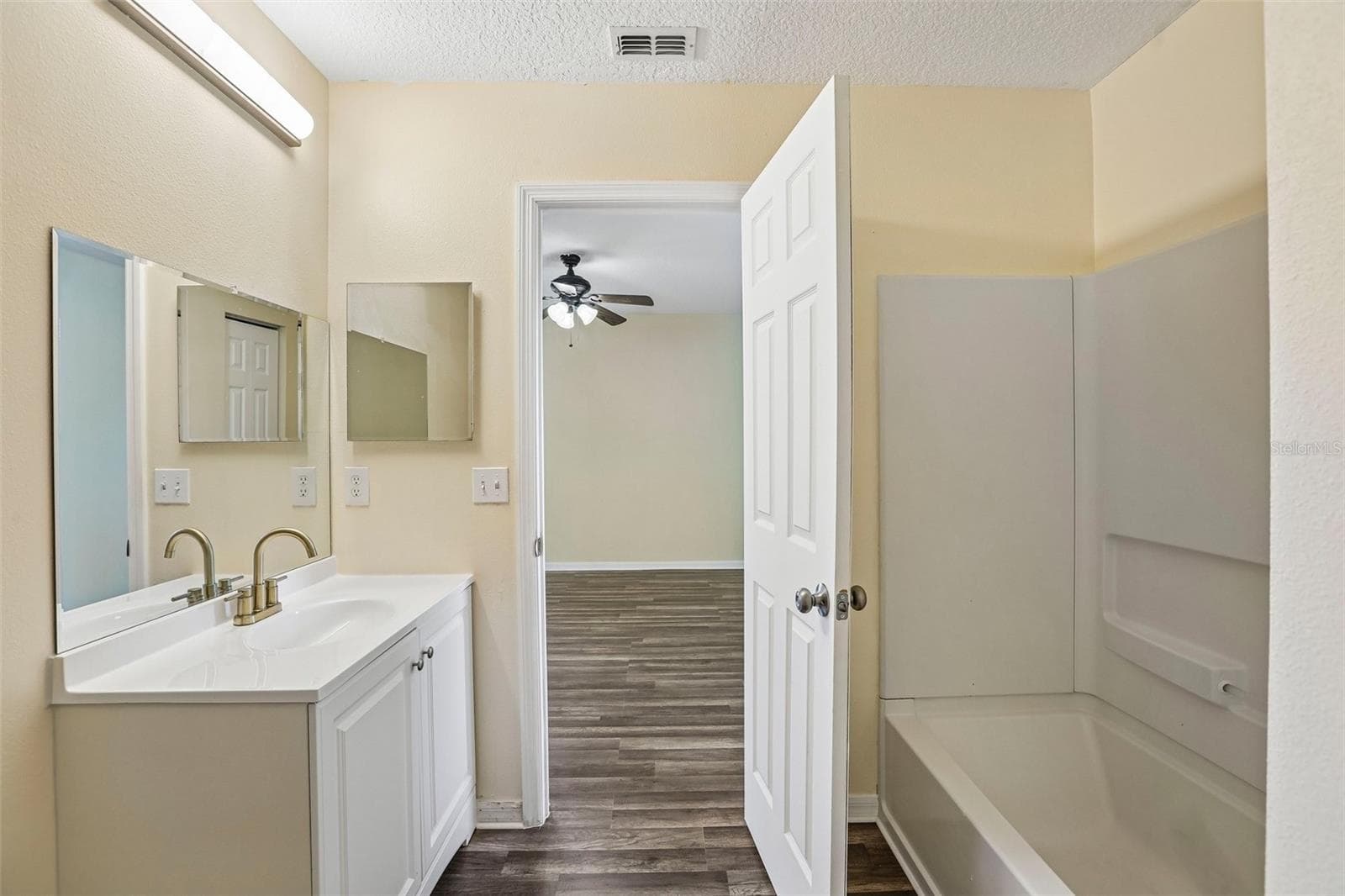 Townhouse at 2520 COLONY REED LN, CLEARWATER, photo 12 of 27