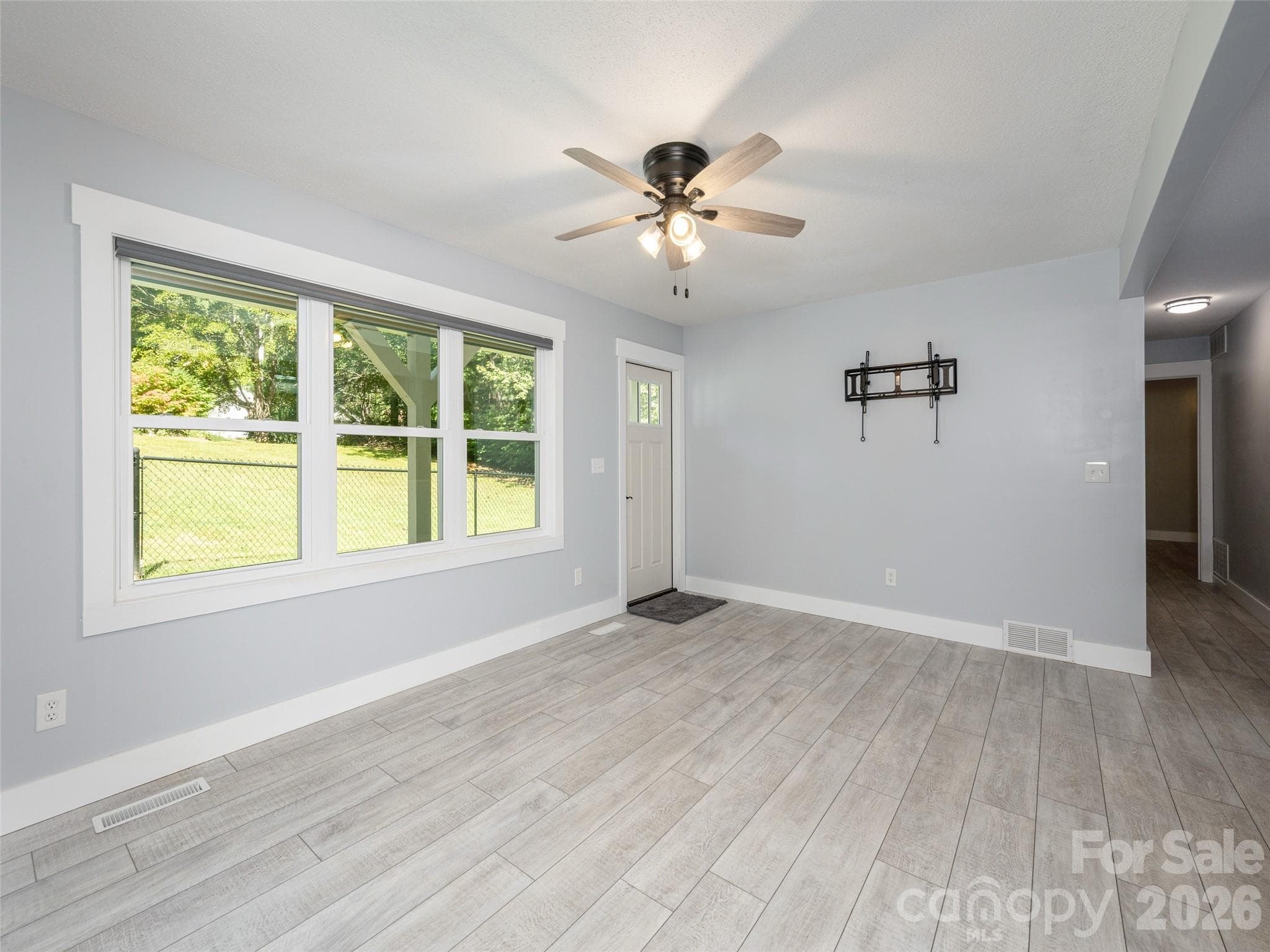 Single Family Residence at 4103 Turnpike Road, Horse Shoe, photo 5 of 31