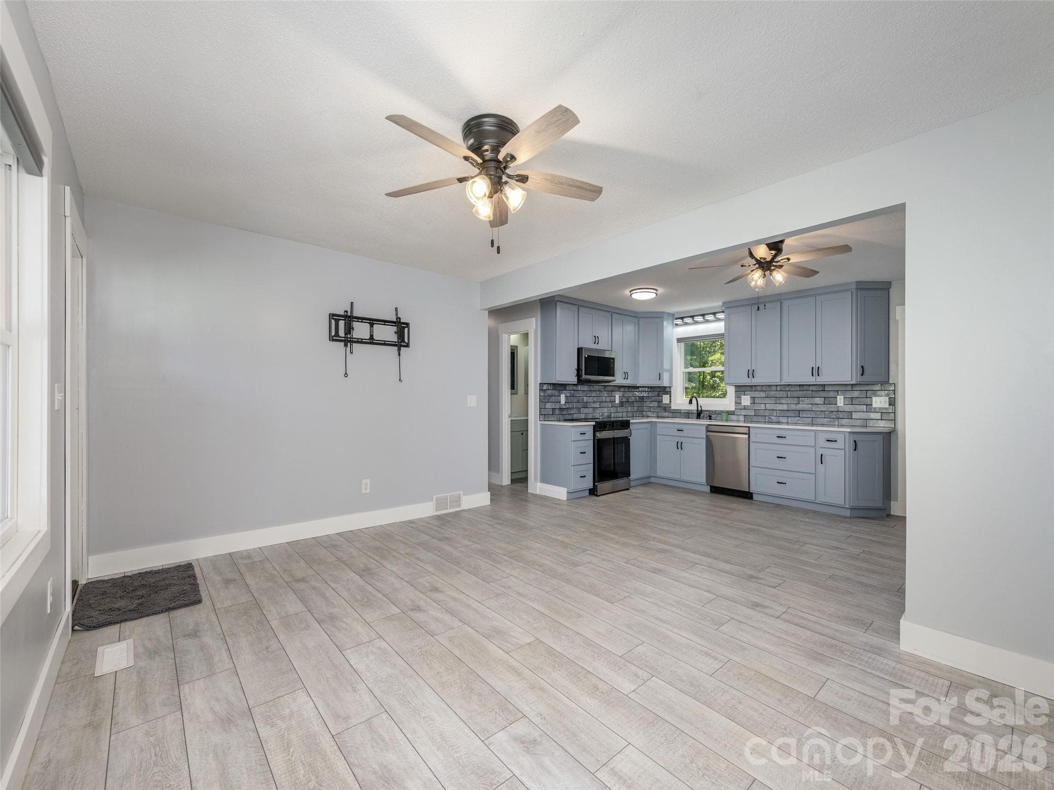 Single Family Residence at 4103 Turnpike Road, Horse Shoe, photo 6 of 31