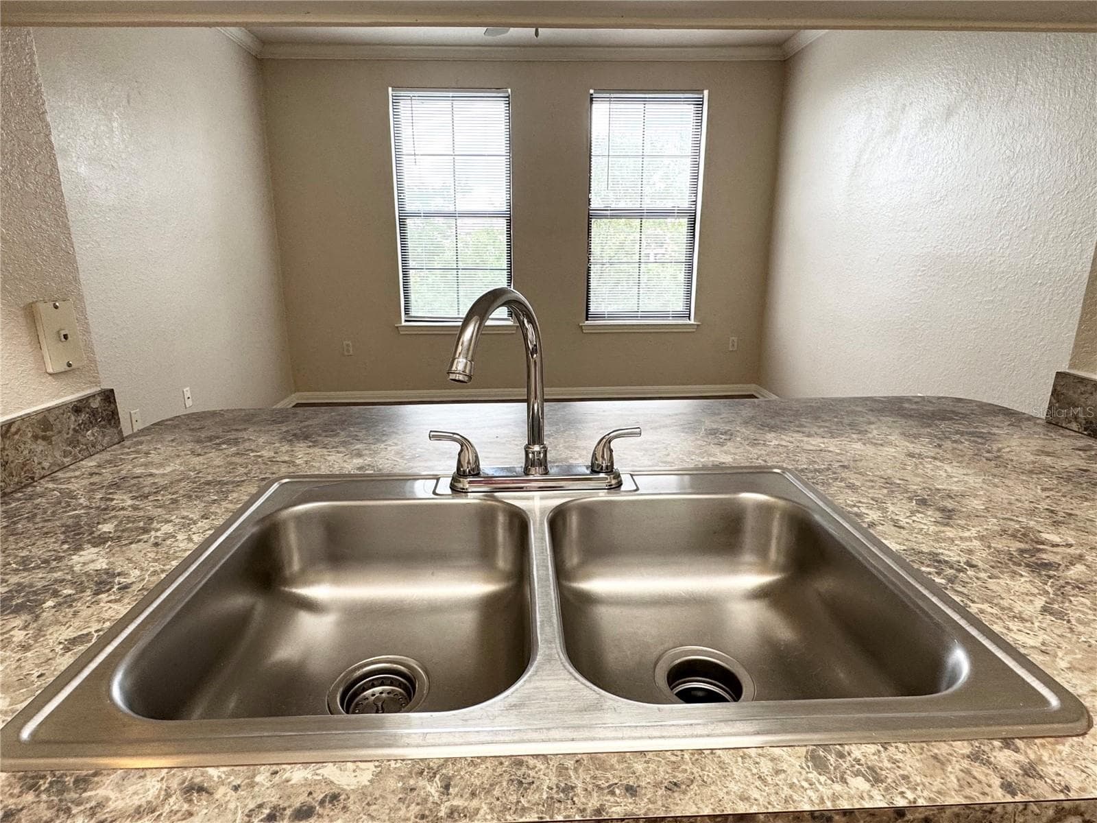 Kitchen sink overlooking the living room - 911 N ORANGE AVE #445, ORLANDO