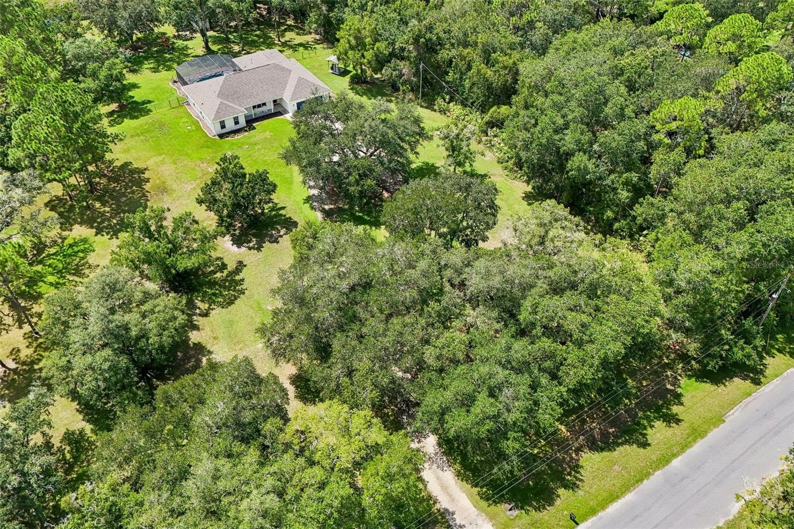 Offering more than 2,800 SQUARE FEET of single-story living space, a canal along the back of the property, NO HOA and a peaceful setting surrounded by trees, this home offers the ROOM TO SPREAD OUT while still providing all the comforts you want. - 19106 SHELDON ST, ORLANDO