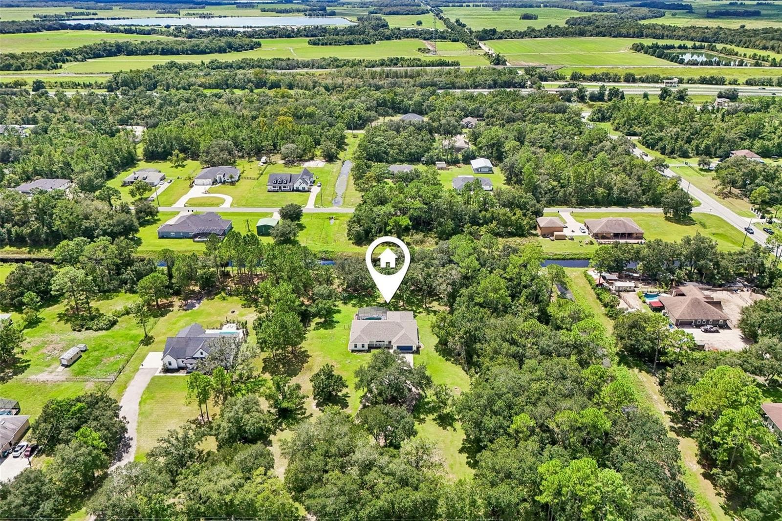 Offering more than 2,800 SQUARE FEET of single-story living space, a canal along the back of the property, NO HOA and a peaceful setting surrounded by trees, this home offers the ROOM TO SPREAD OUT while still providing all the comforts you want. - 19106 SHELDON ST, ORLANDO