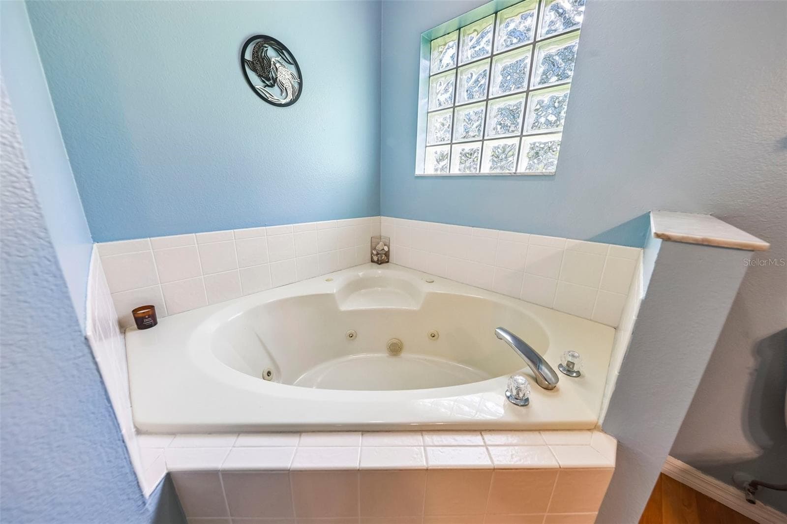 The garden tub in the Primary en suite Bath. - 19106 SHELDON ST, ORLANDO