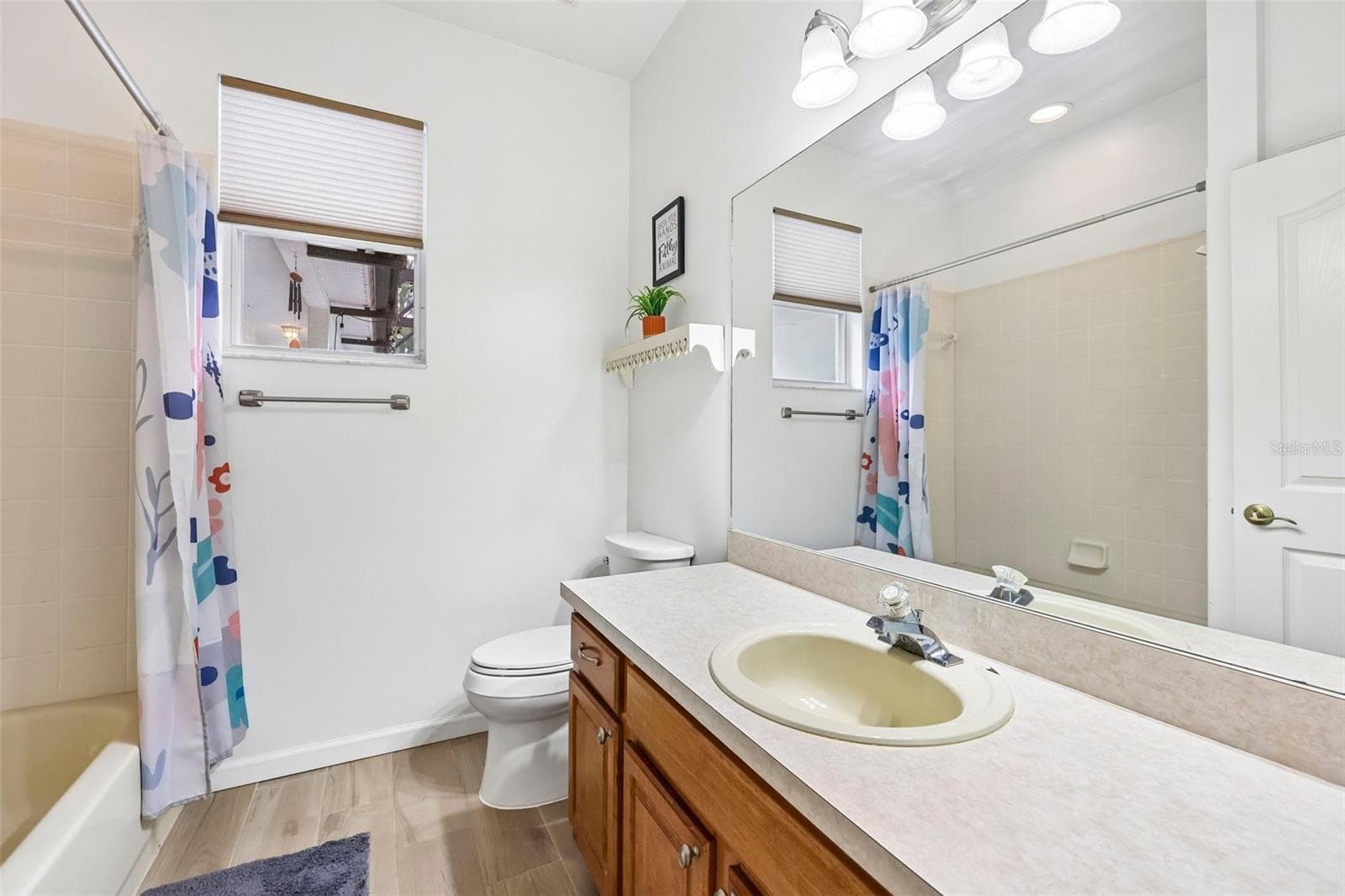 Two additional carpeted bedrooms are located on the opposite side of the home near the SECOND FULL BATH. - 19106 SHELDON ST, ORLANDO