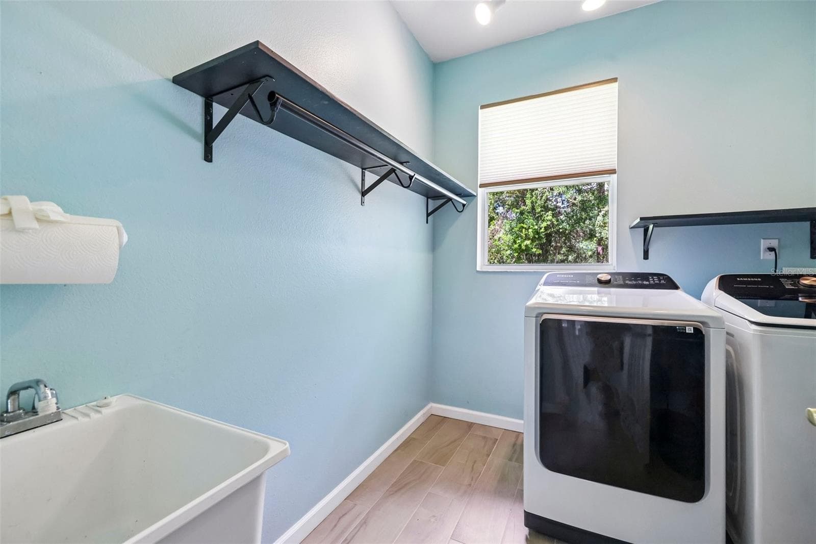 The convenient Laundry Room with UTILITY TUB - 19106 SHELDON ST, ORLANDO