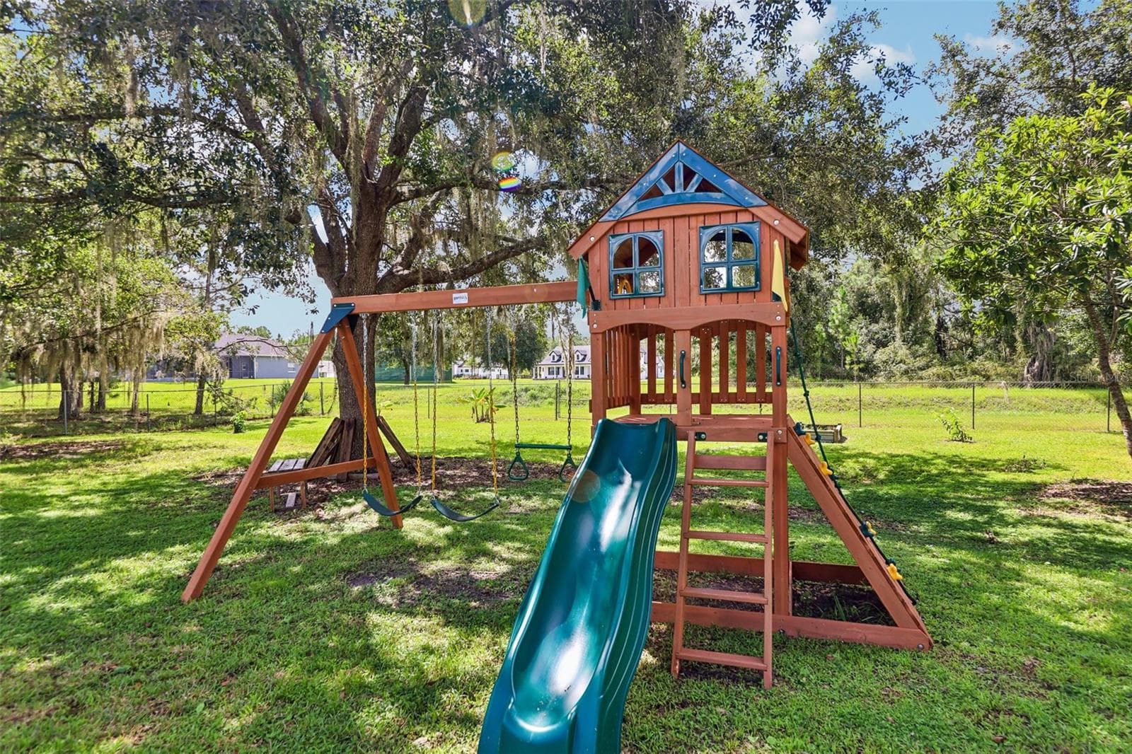 A peaceful setting surrounded by trees, this home offers the ROOM TO SPREAD OUT while still providing all the comforts you want. - 19106 SHELDON ST, ORLANDO