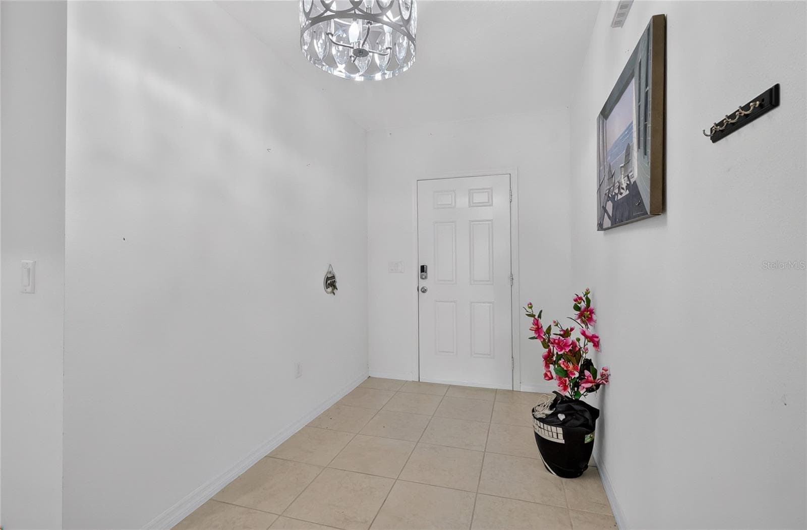 Entry hallway - 456 ADRIEL AVE, WINTER HAVEN