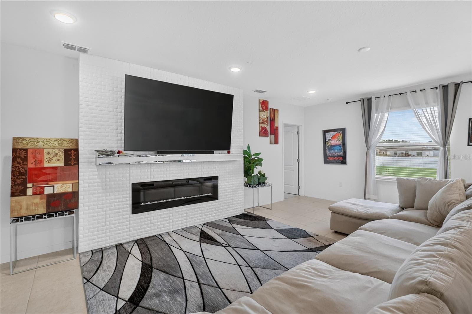 TV and mount and speaker do not convey - 456 ADRIEL AVE, WINTER HAVEN