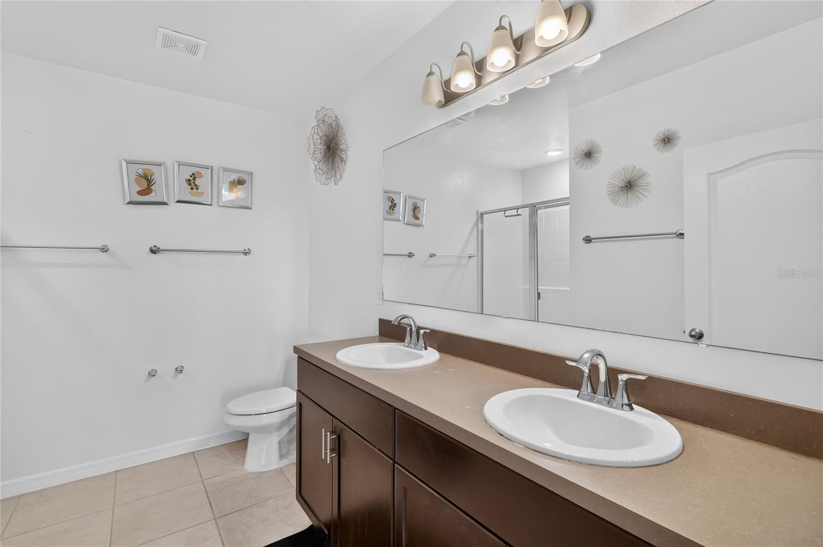 Two sinks in the primary bathroom - 456 ADRIEL AVE, WINTER HAVEN