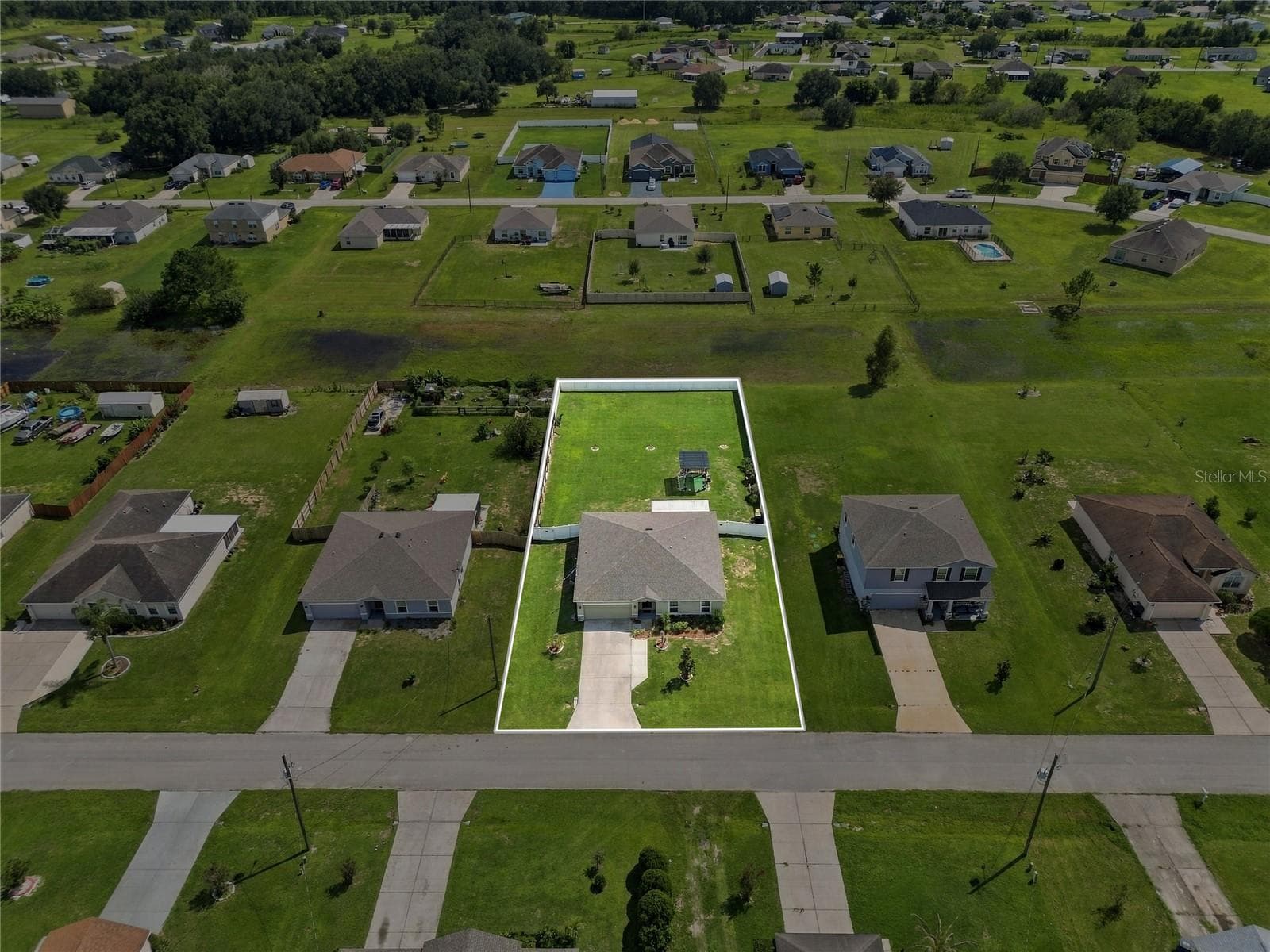 Look at the size of that yard, around 1/2 of an acre - 456 ADRIEL AVE, WINTER HAVEN