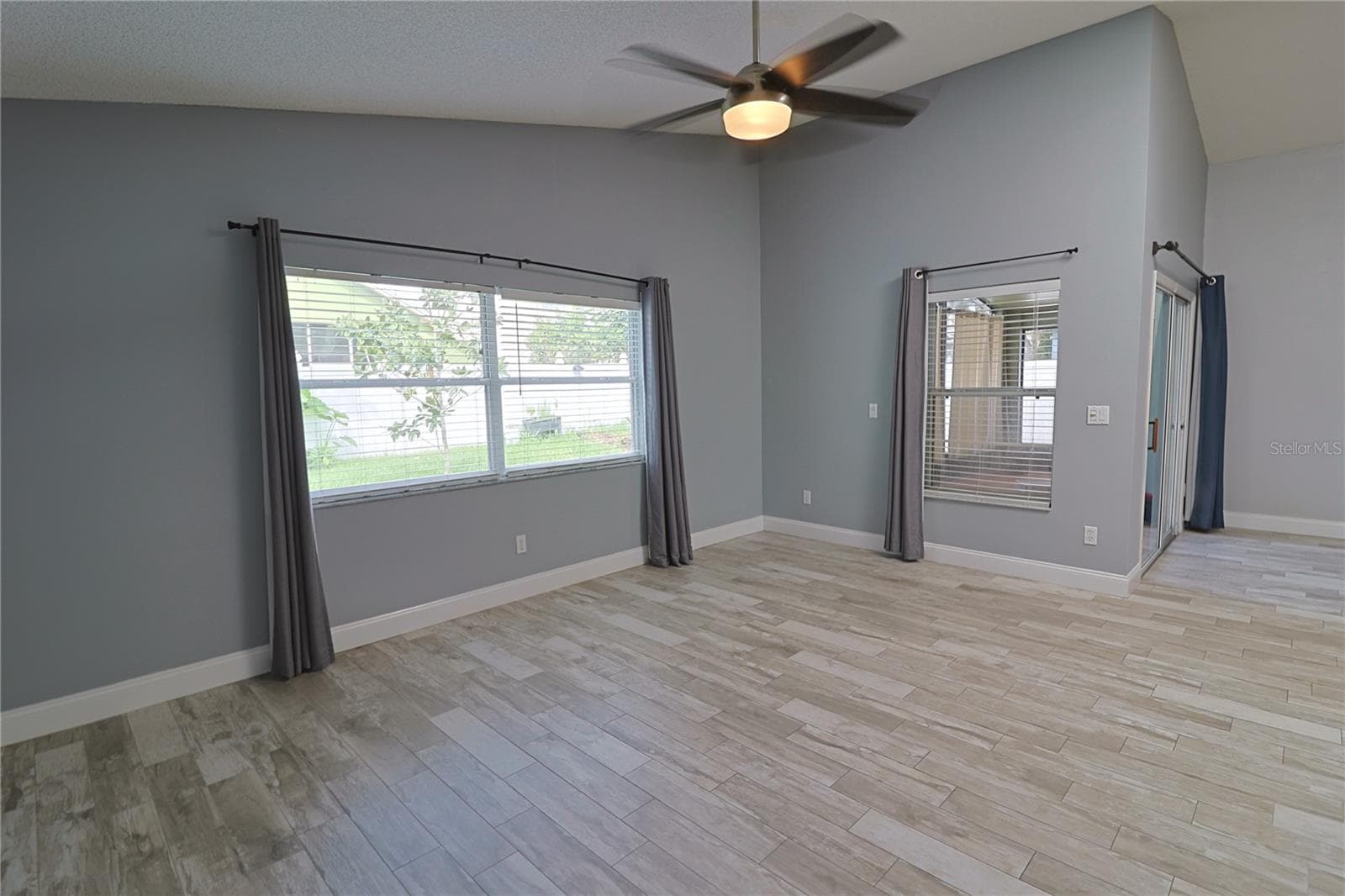 Single Family Residence at 528 ROYAL TREE LN, OVIEDO, photo 3 of 33