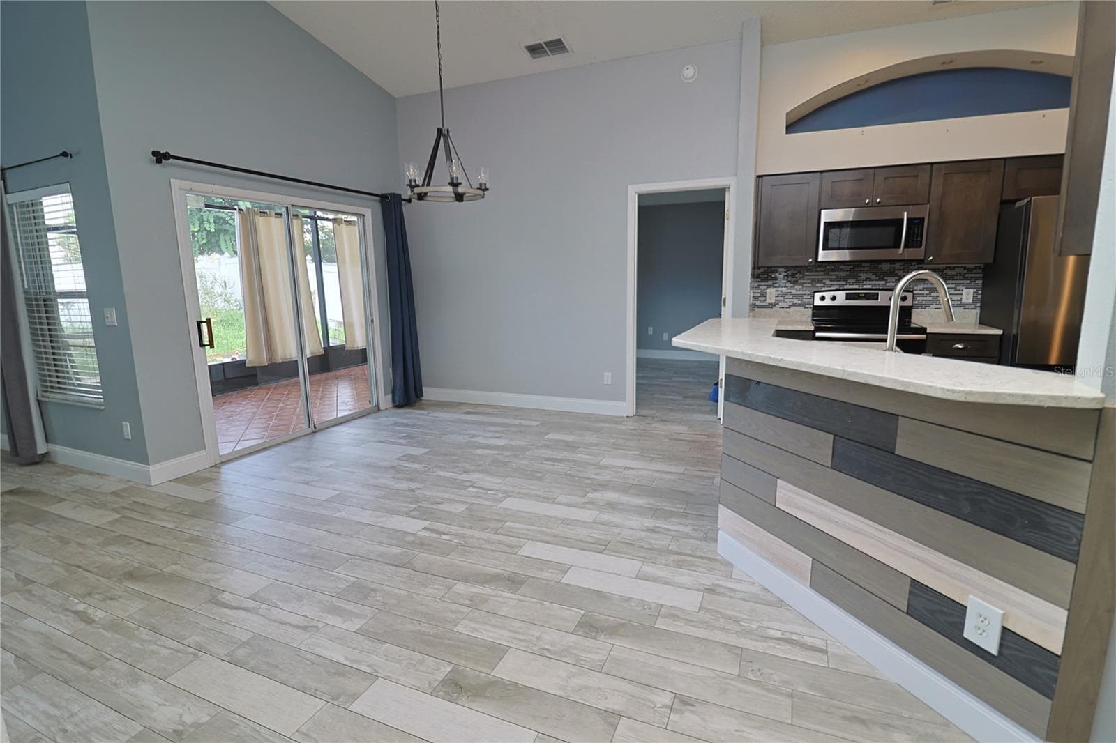 Single Family Residence at 528 ROYAL TREE LN, OVIEDO, photo 4 of 33