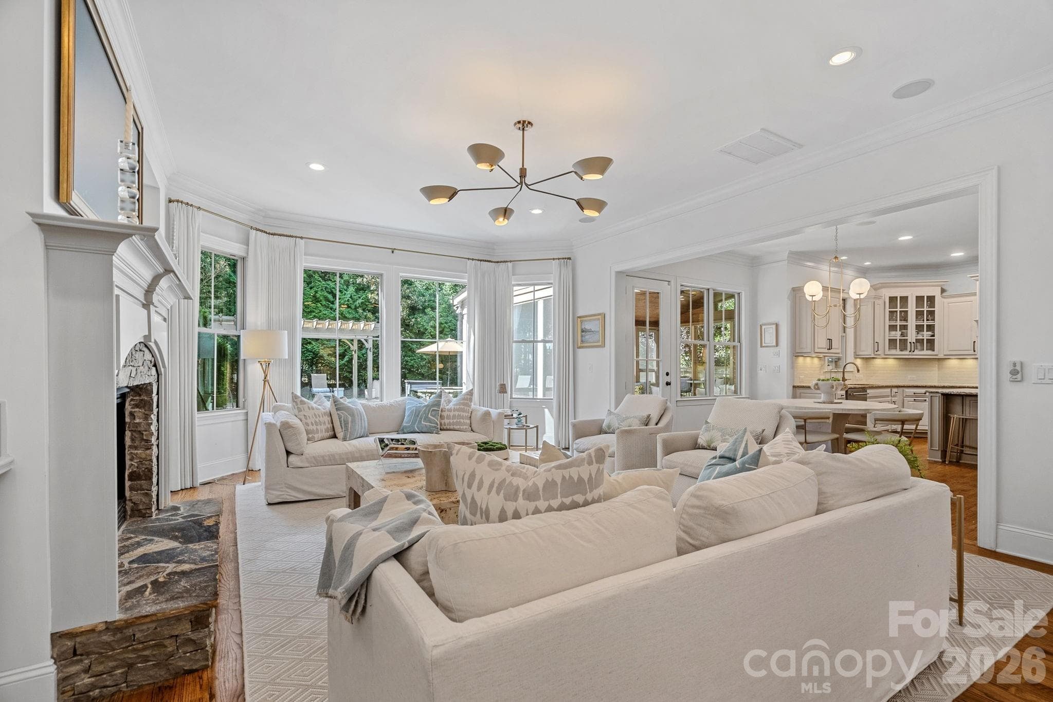 Single Family Residence at 1104 Longwood Court, Matthews, photo 9 of 44