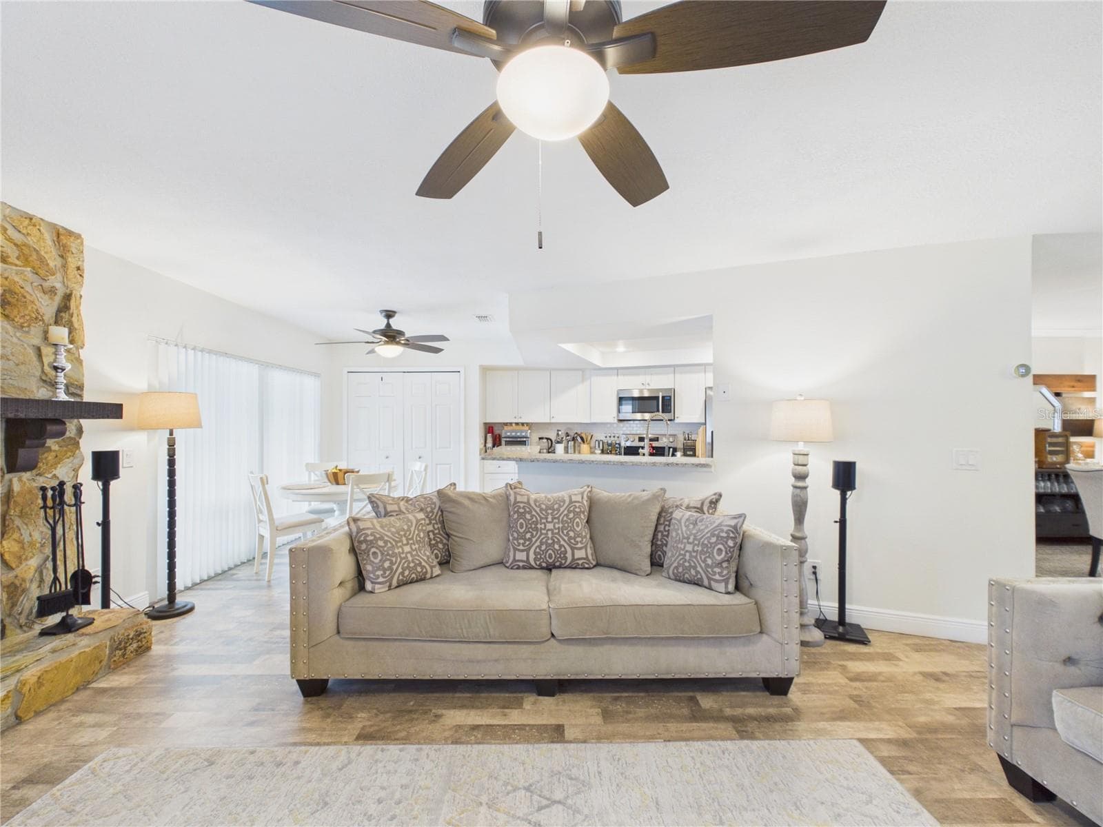 Living room - 16004 EAGLE RIVER WAY, TAMPA