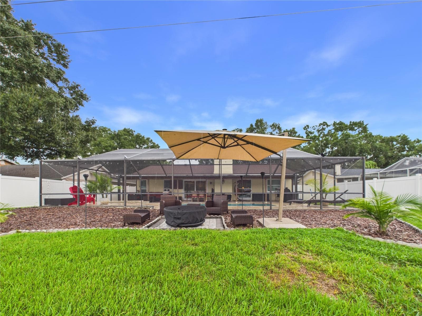 Back yard with fire pit area - 16004 EAGLE RIVER WAY, TAMPA