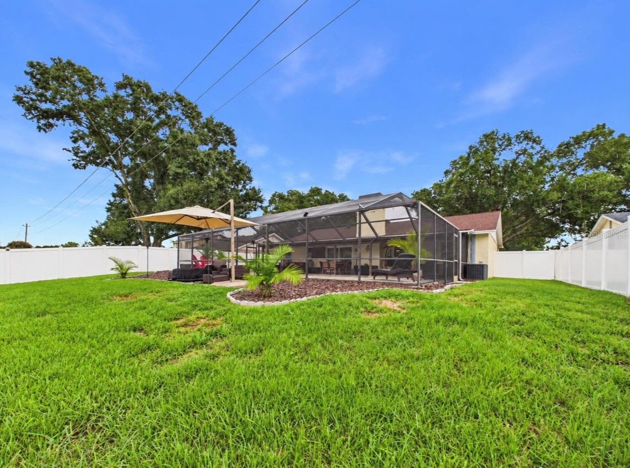 Back yard with fire pit area - 16004 EAGLE RIVER WAY, TAMPA