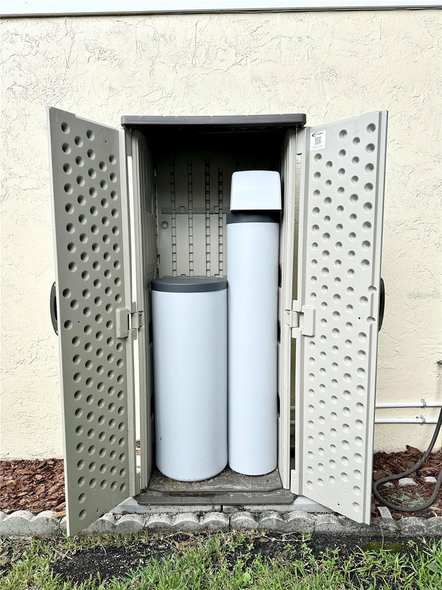 Enclosed Vesta water softening system - 16004 EAGLE RIVER WAY, TAMPA