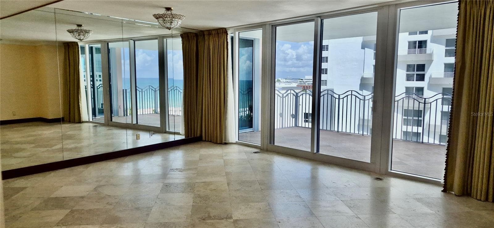 Living room - 1500 OCEAN DR #905, MIAMI BEACH