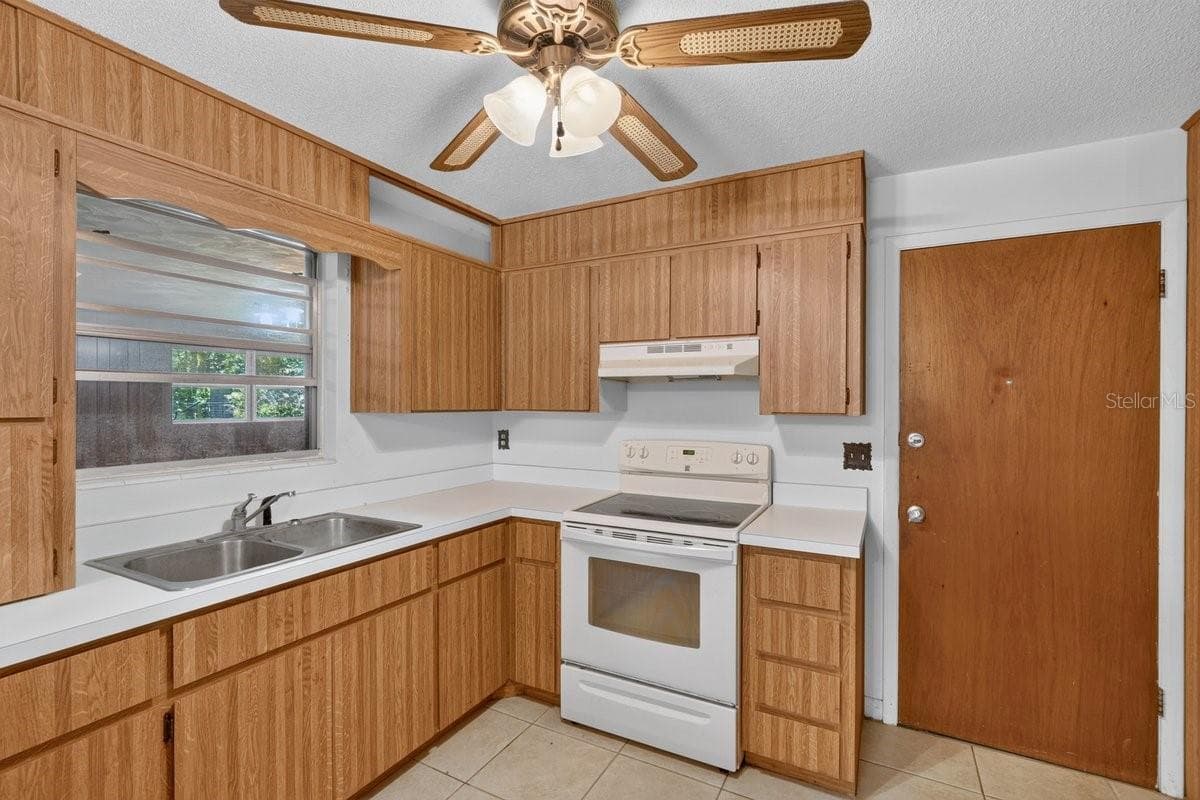 Single Family Residence at 779 TIMOTHY ST, ORMOND BEACH, photo 9 of 36