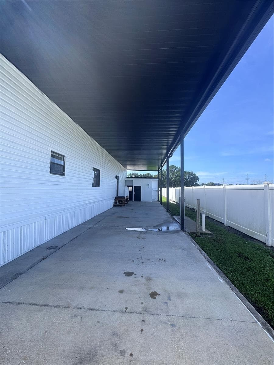 Manufactured Home at 5035 SOUTHSHORE DR, POLK CITY, photo 4 of 34