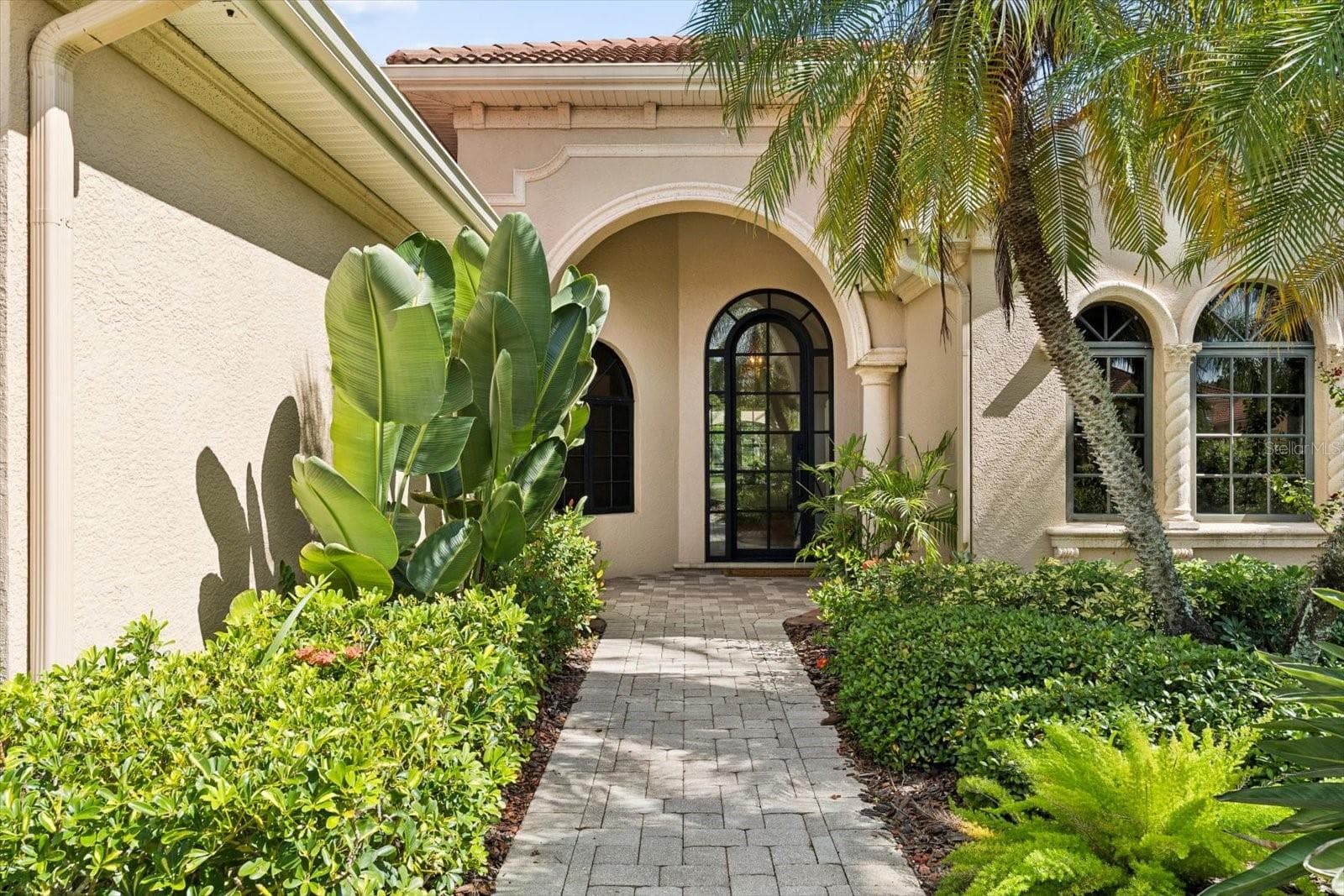 Single Family Residence at 7047 VILAMOURA PL, LAKEWOOD RANCH, photo 4 of 44