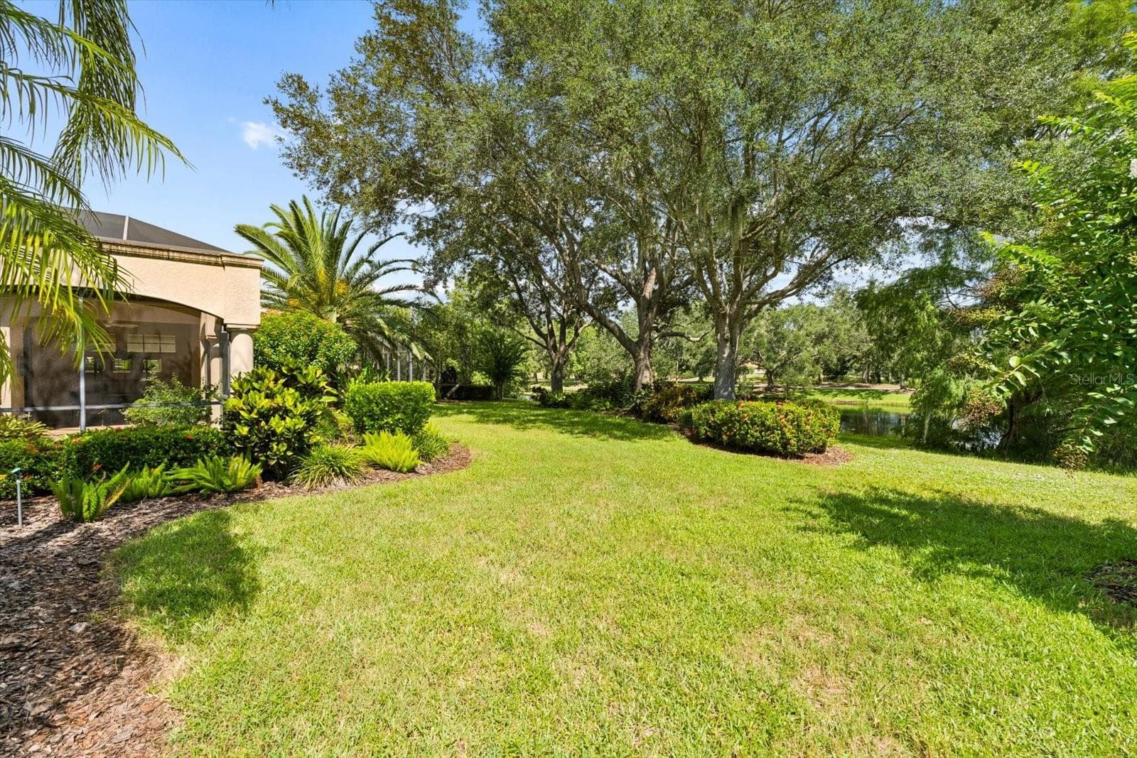 Single Family Residence at 7047 VILAMOURA PL, LAKEWOOD RANCH, photo 37 of 44