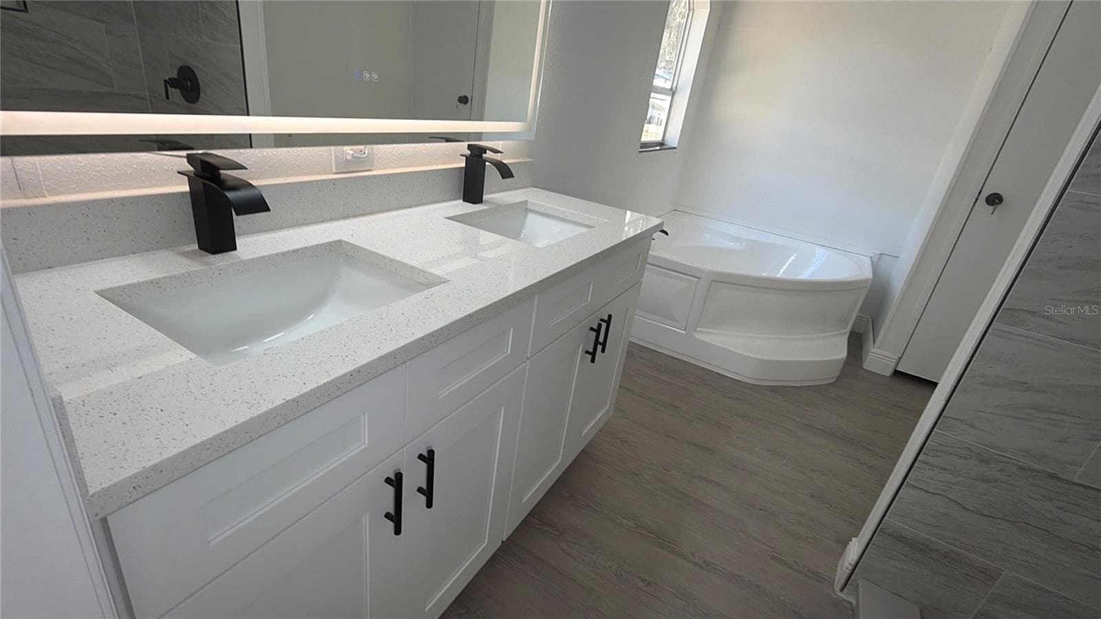 Manufactured Home at 1155 N BEACH PARK DR, INVERNESS, photo 14 of 65