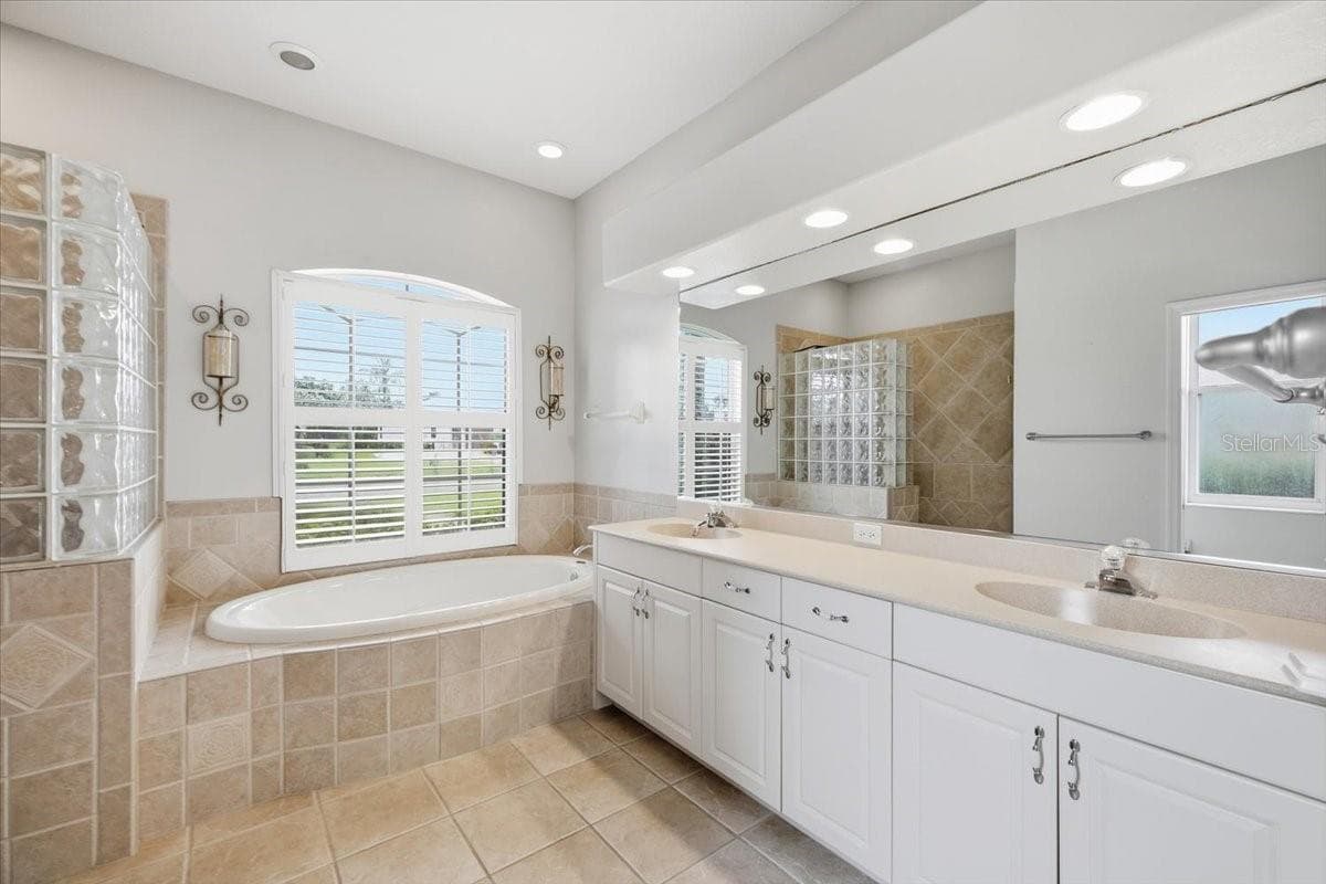 Single Family Residence at 2400 LITTLE COUNTRY RD, PARRISH, photo 20 of 54