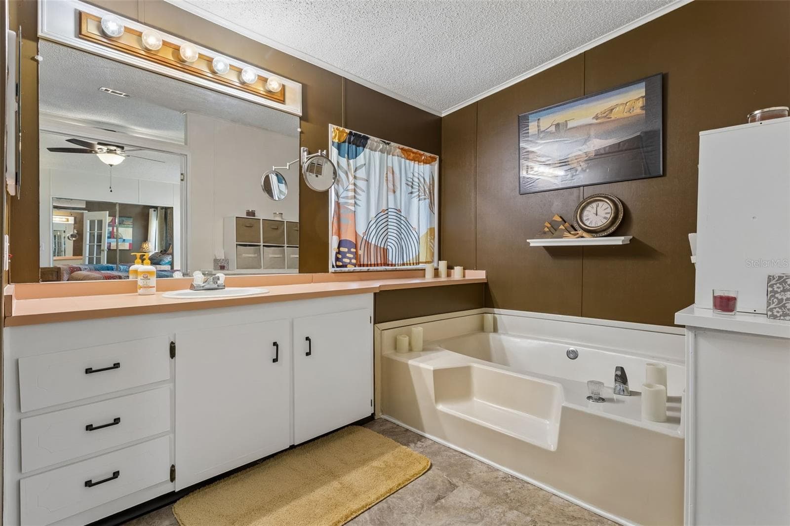 Manufactured Home at 25040 BETTON HL, LEESBURG, photo 11 of 20