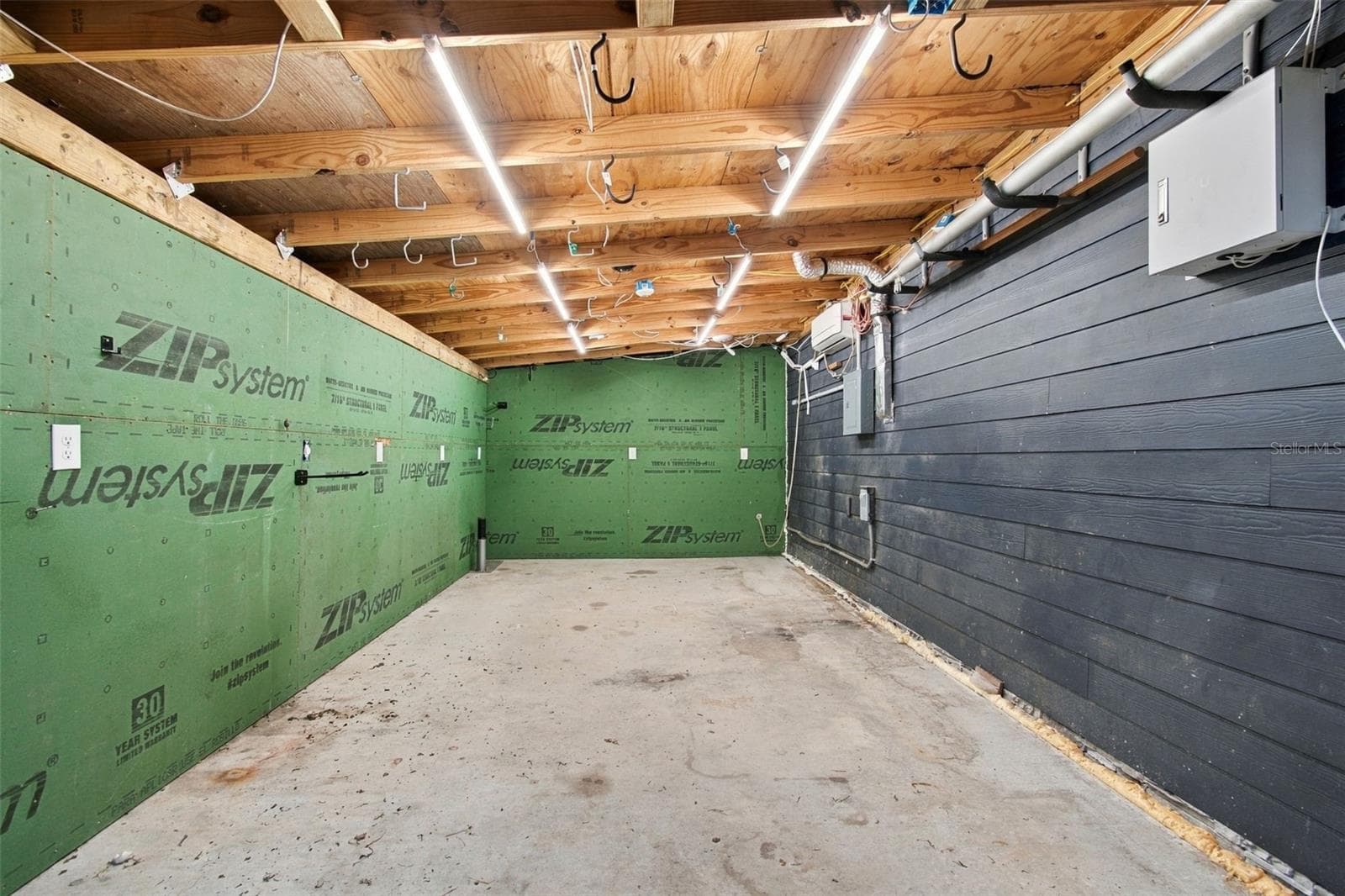 AIR CONDITIONED WORKSHOP - 14122 CHESTERFIELD TRL, HUDSON