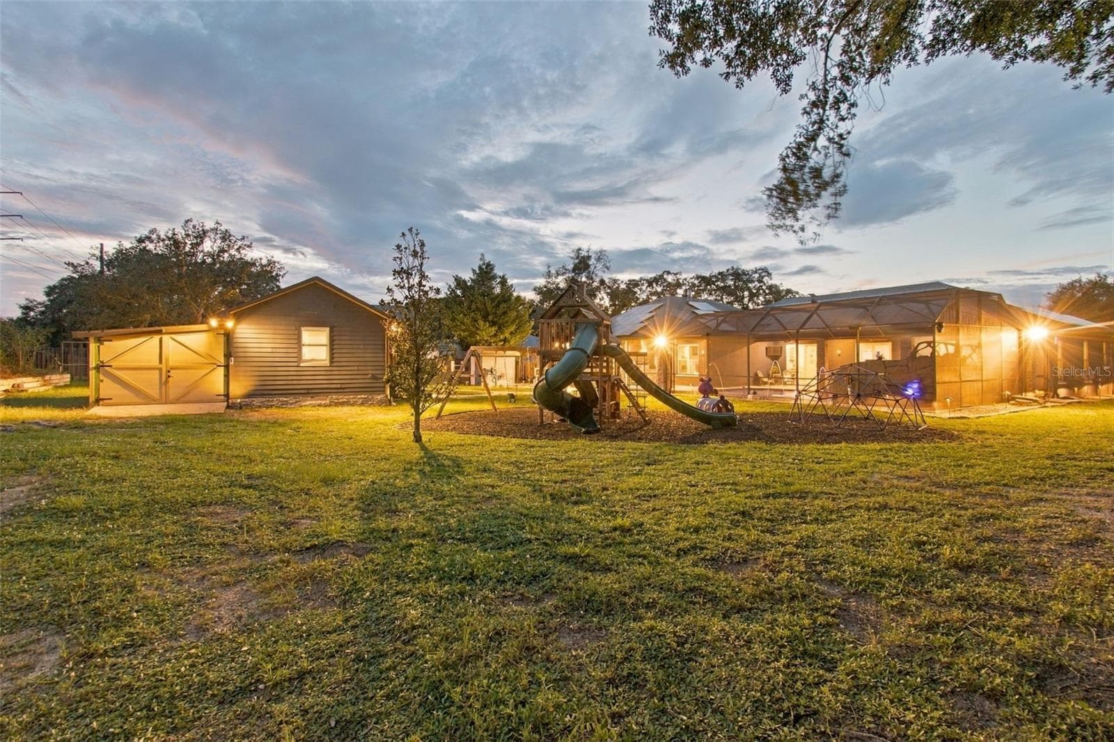 BACKYARD ENTERTAINMENT FANTASY - 14122 CHESTERFIELD TRL, HUDSON