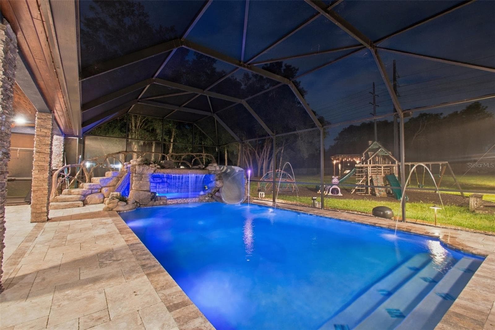 THAT HOT TUB UNDER THE GROTTO HOLDS 1EN PEOPLE - 14122 CHESTERFIELD TRL, HUDSON