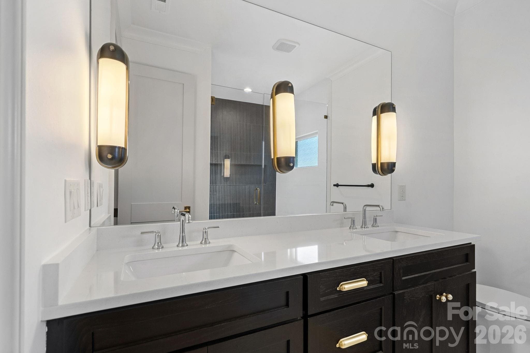 full bathroom upstairs - 7679 Rabbit Circle, Denver