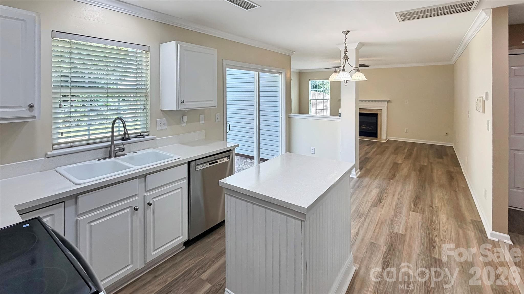 Single Family Residence at 9334 Arbor Creek Drive, Charlotte, photo 4 of 21