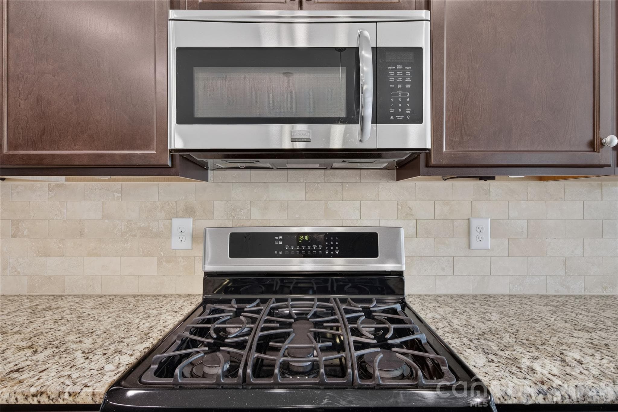 Gas Range - 234 Fordham Court, Lancaster