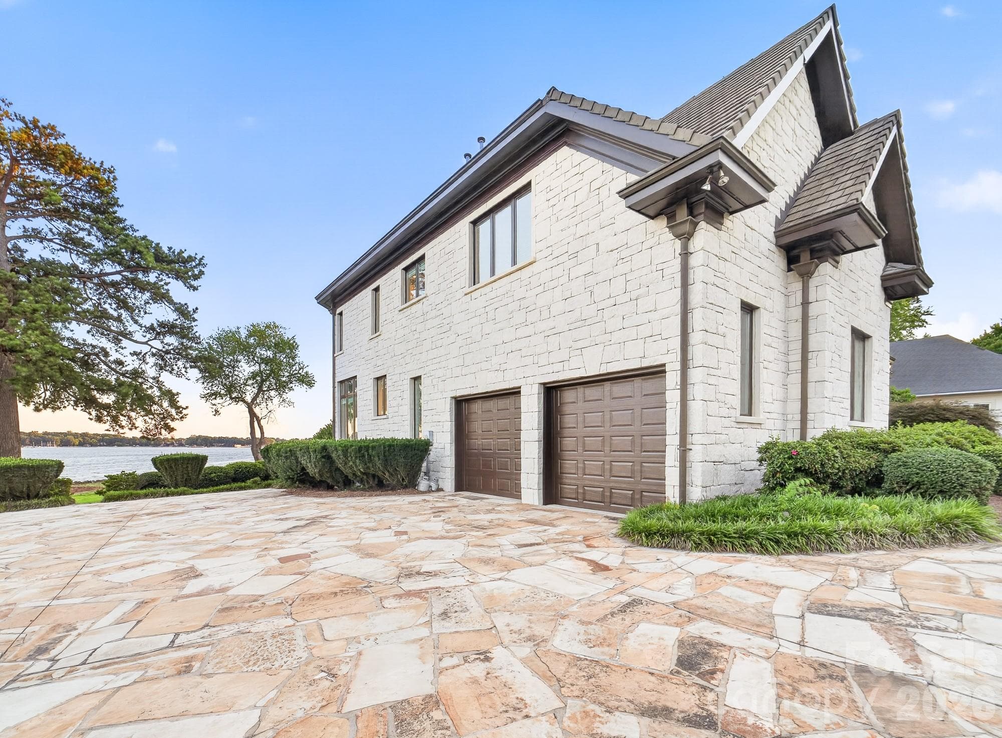 Single Family Residence at 18212 & 18210 Pompano Place, Cornelius, photo 2 of 41