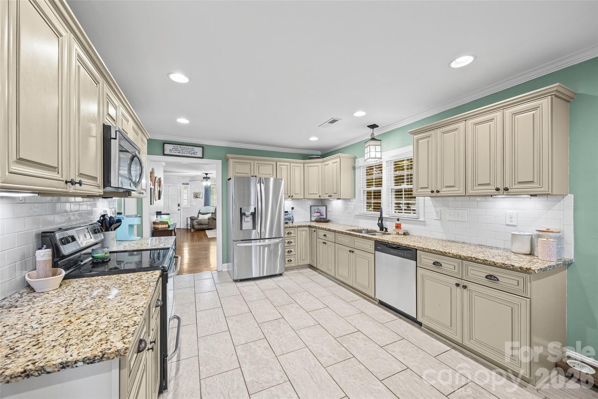 Kitchen - 5517 E Highway 218 Highway, Monroe