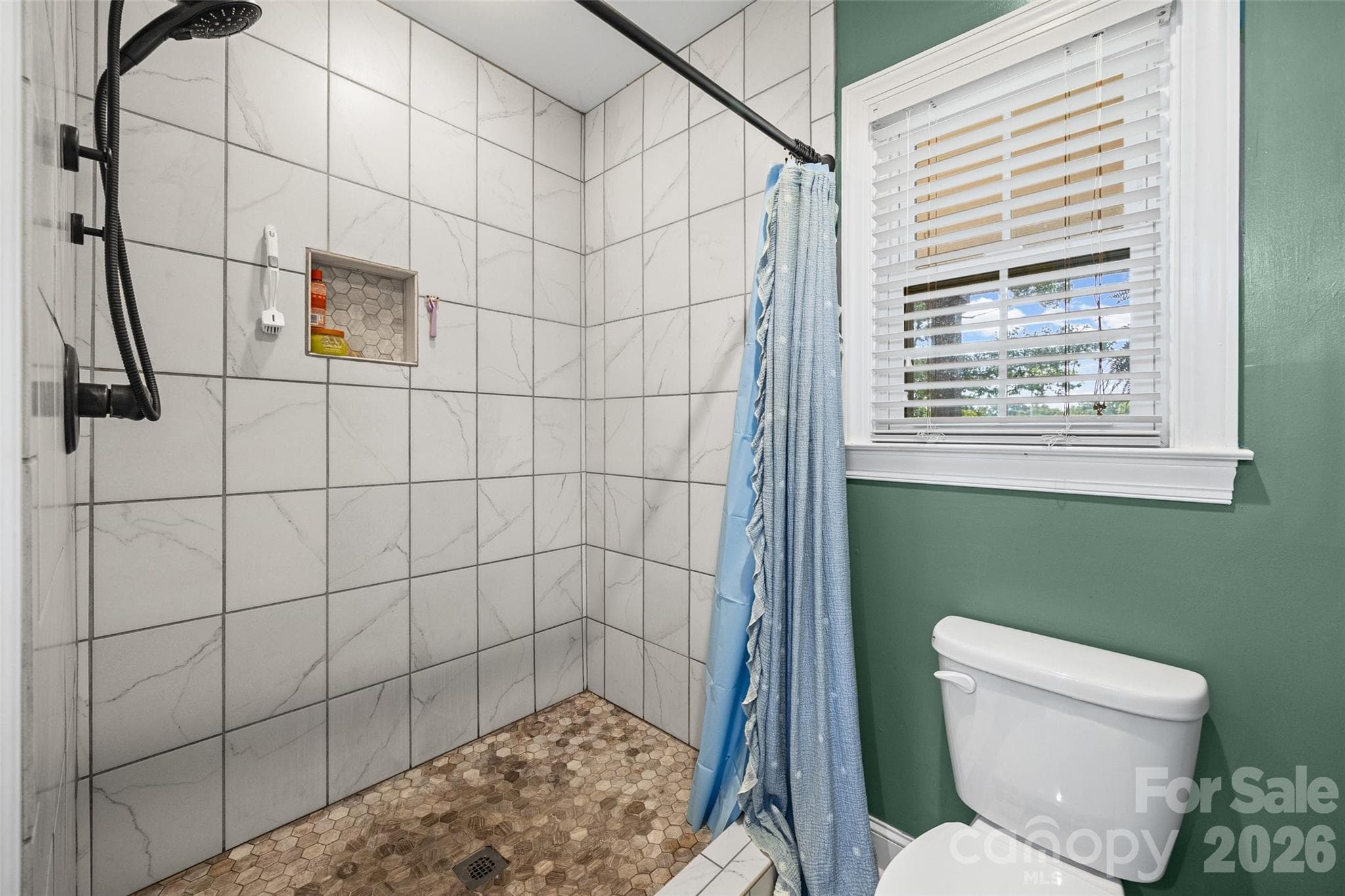 Primary Shower - 5517 E Highway 218 Highway, Monroe