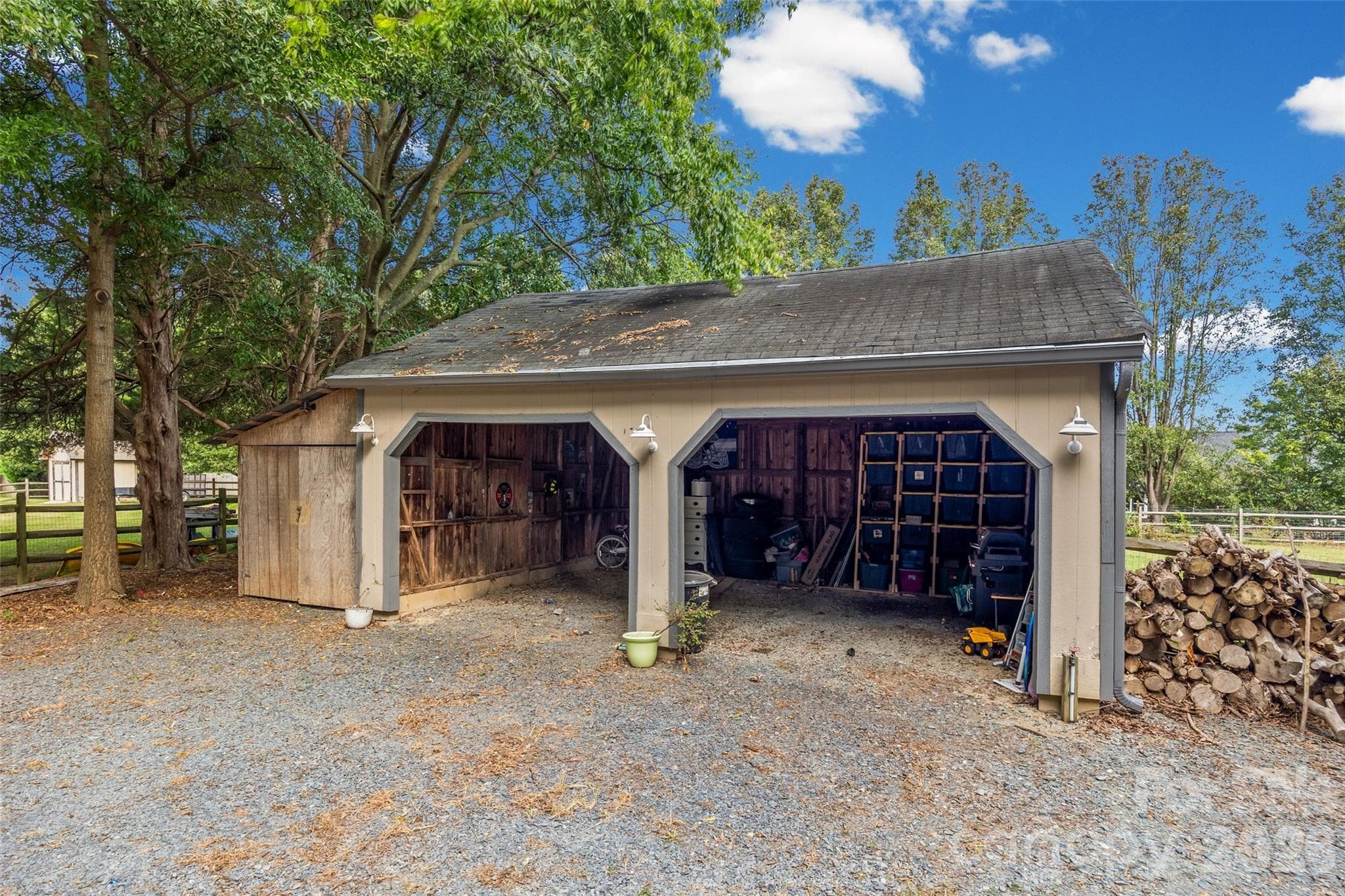 Spacious Garage/Storage - 5517 E Highway 218 Highway, Monroe