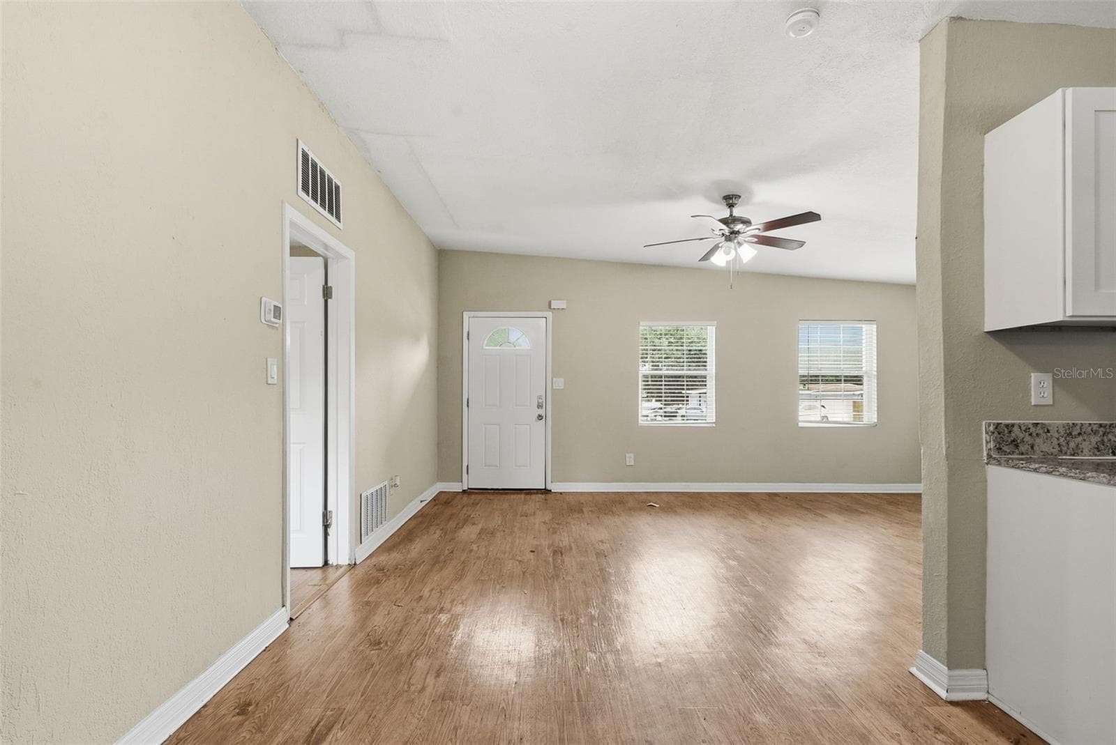 Single Family Residence at 6138 OAKCREST CIR, ORLANDO, photo 8 of 42