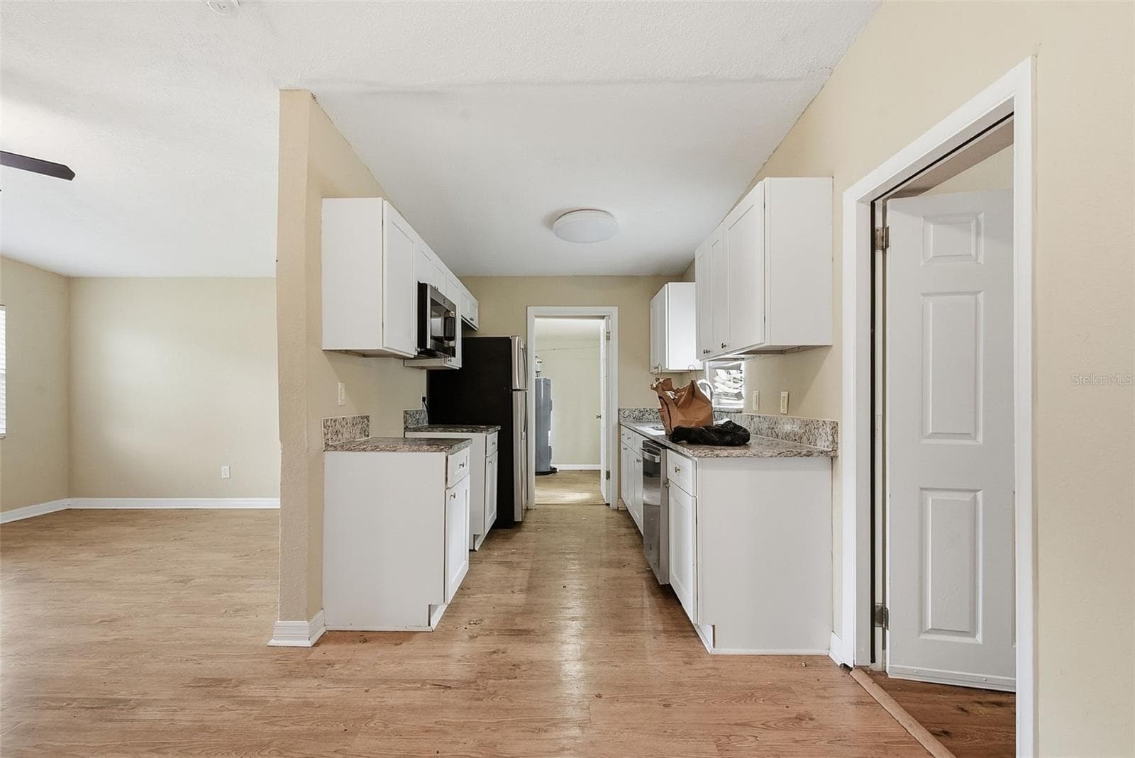 Single Family Residence at 6138 OAKCREST CIR, ORLANDO, photo 14 of 42