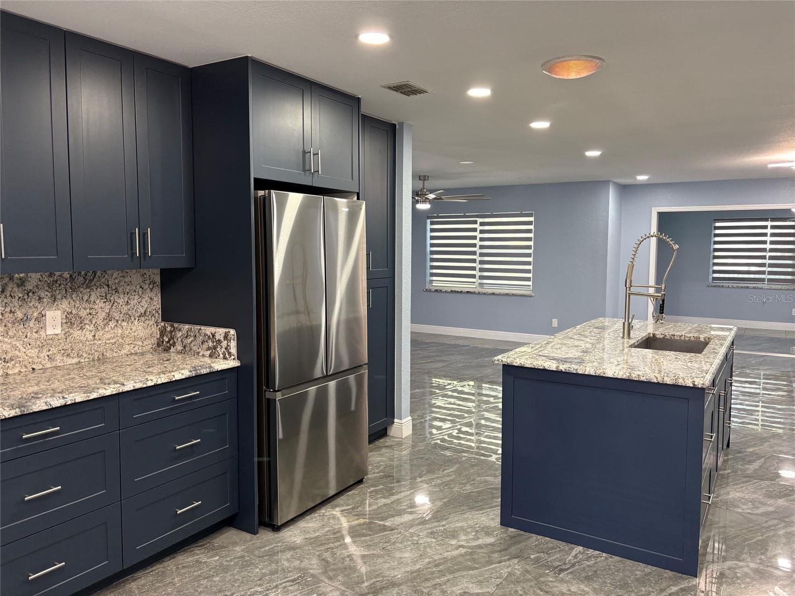 Island with sink - 19005 SW 98TH LOOP, DUNNELLON