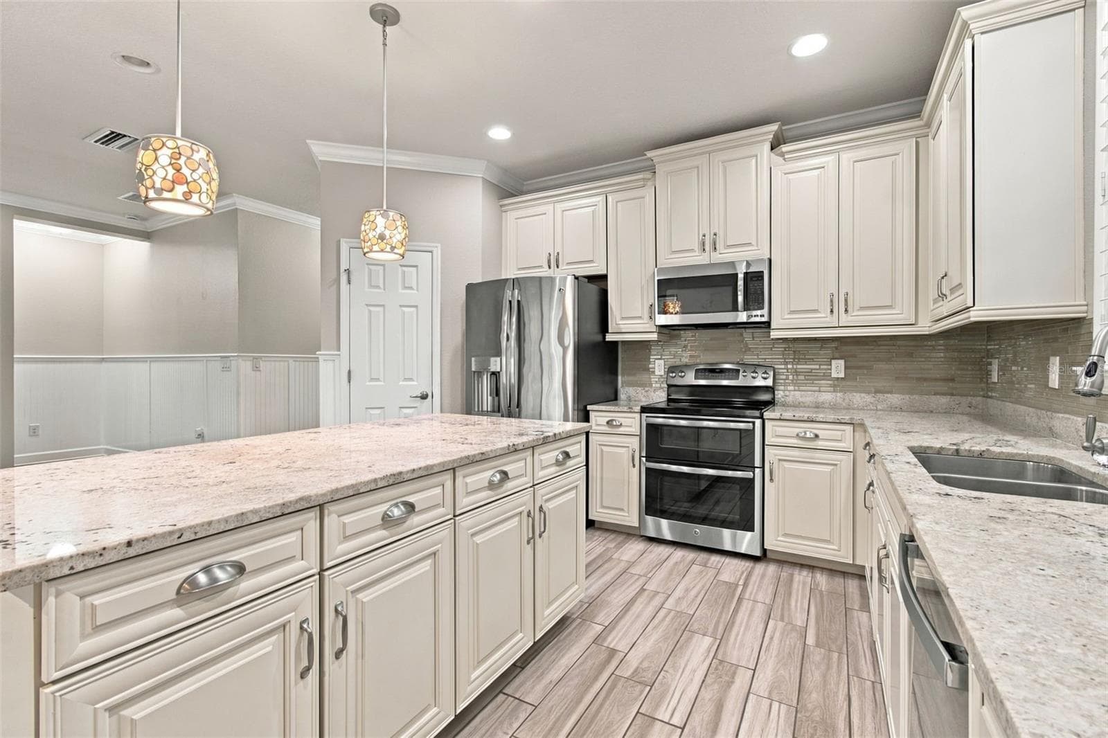 Kitchen - 8021 WHITETAIL DEER WAY, TAMPA
