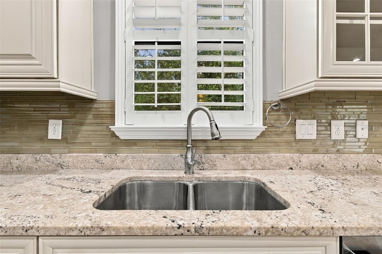 Kitchen - 8021 WHITETAIL DEER WAY, TAMPA