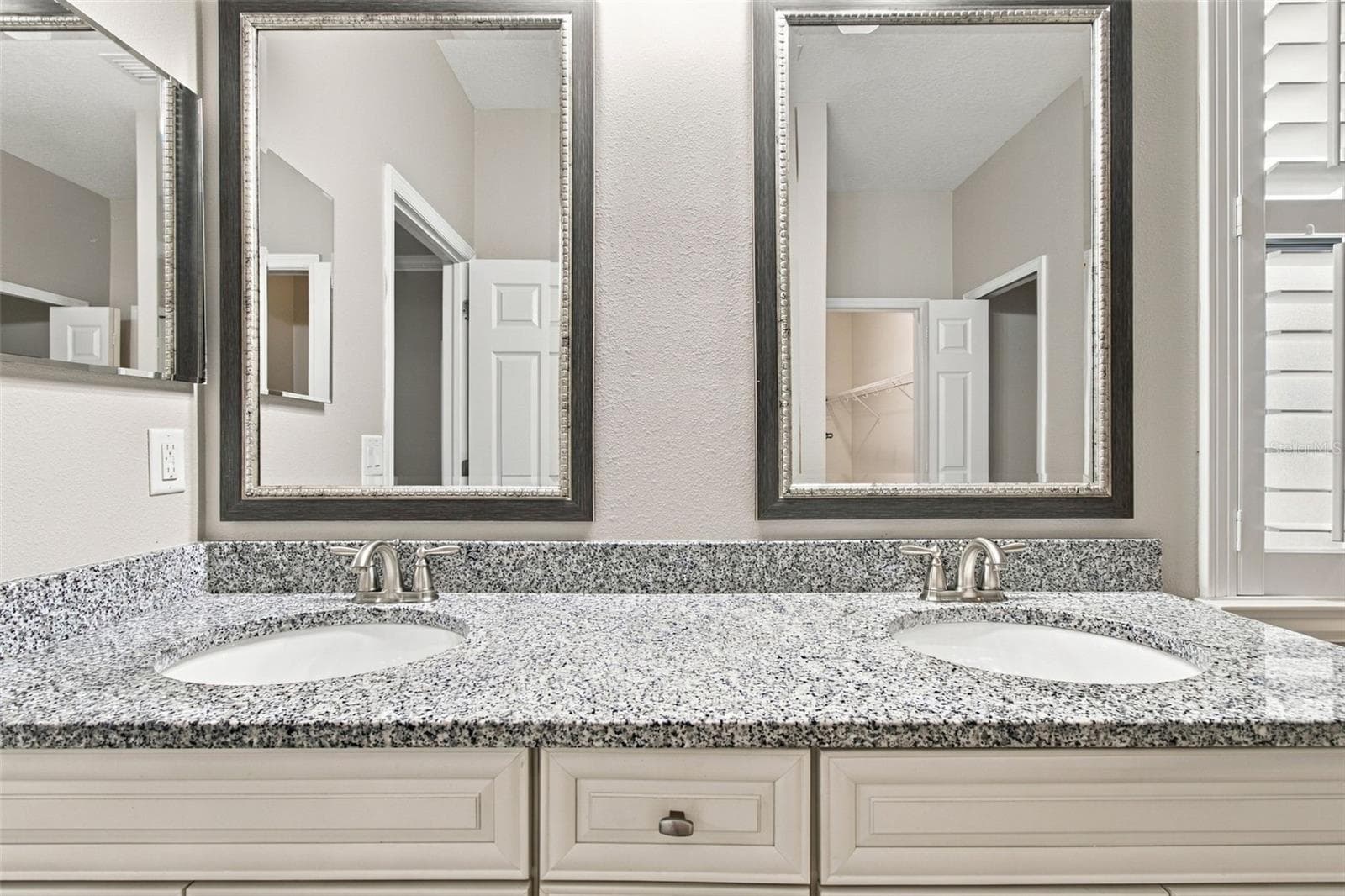 Primary Bathroom - 8021 WHITETAIL DEER WAY, TAMPA