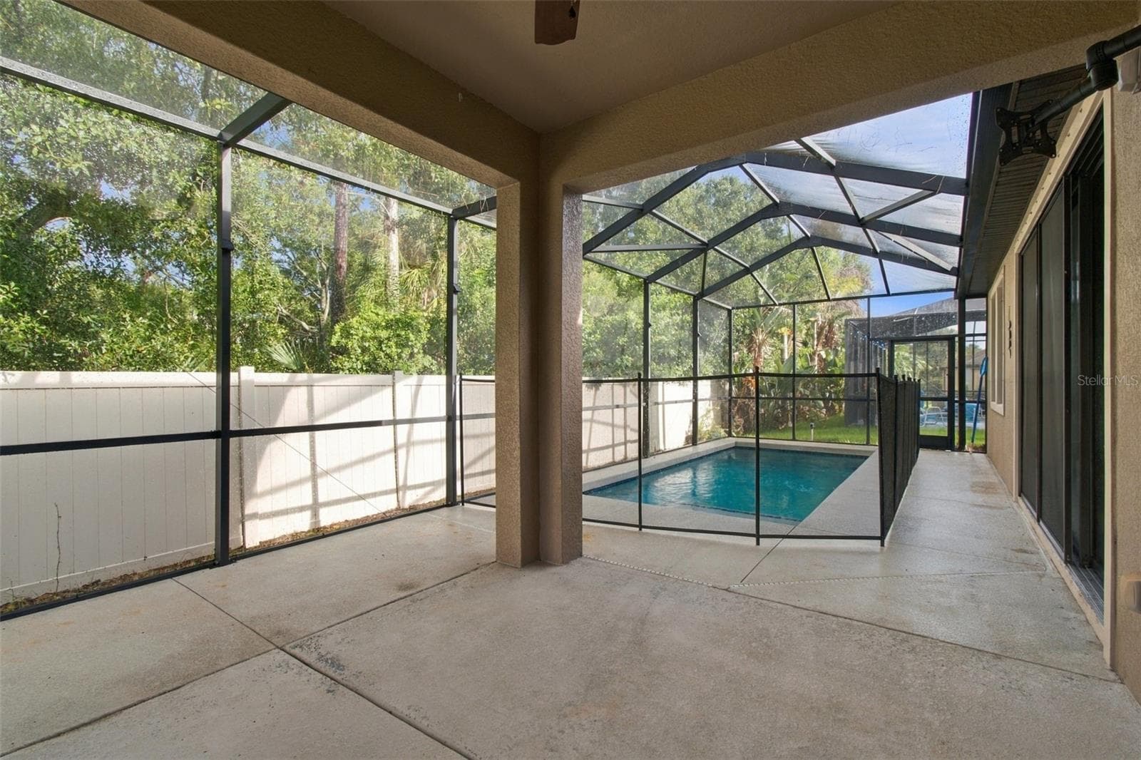 Screened Lanai - 8021 WHITETAIL DEER WAY, TAMPA