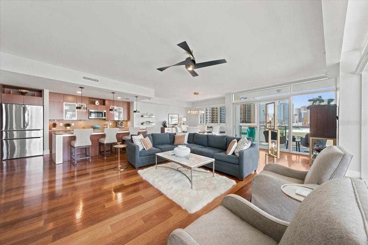 More than 2,400 square feet offers exceptional scale and flexibility. - 111 N 12TH ST #1704, TAMPA