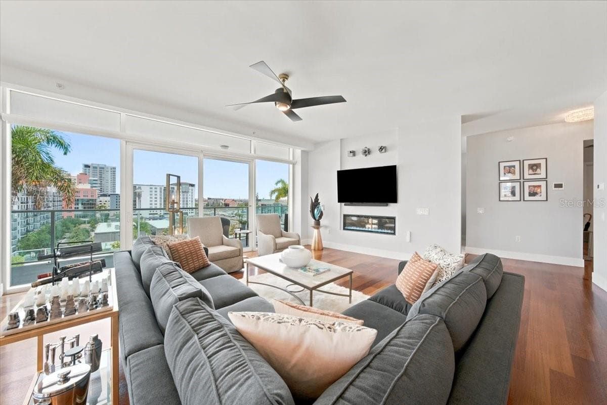 Generously sized living room provides an elegant setting for relaxing and entertaining. - 111 N 12TH ST #1704, TAMPA