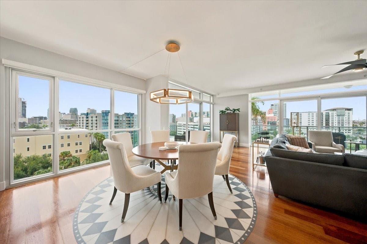 Abundant windows create a bright and inviting interior throughout the residence. - 111 N 12TH ST #1704, TAMPA